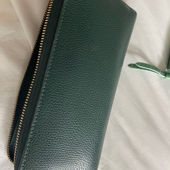 Michael Kors zip wallet/wristlet - Picture 4 of 6